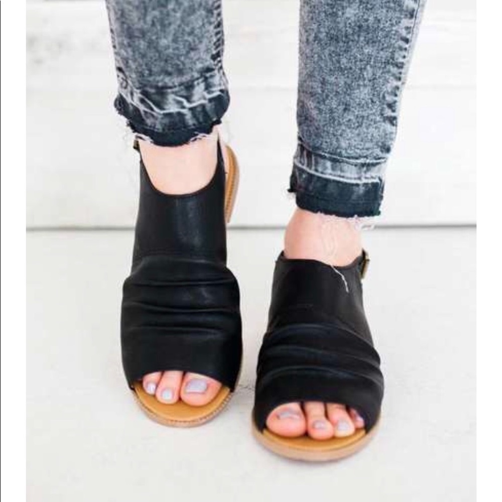 Ladies peep toe ankle buckle flat sandals - Picture 2 of 4